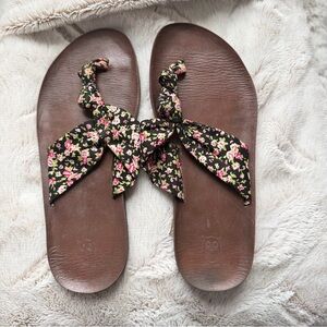 Source Unknown Black Floral Sandals